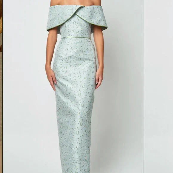 Elegant strapless Markarian gown that works for formals or weddings - Picture 7 of 9